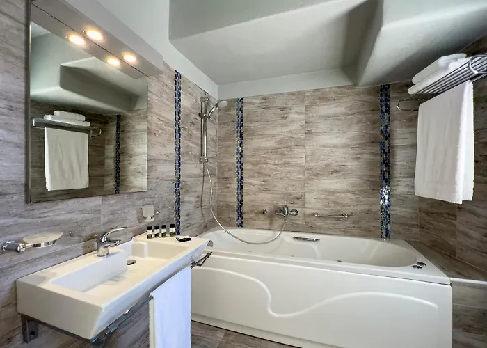 Hotel Aspalathras White 4*